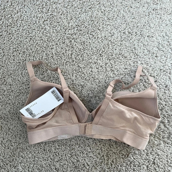 NWT Chantelle Studio Comfort Smooth Countour Wireless Bra M - Picture 9 of 10